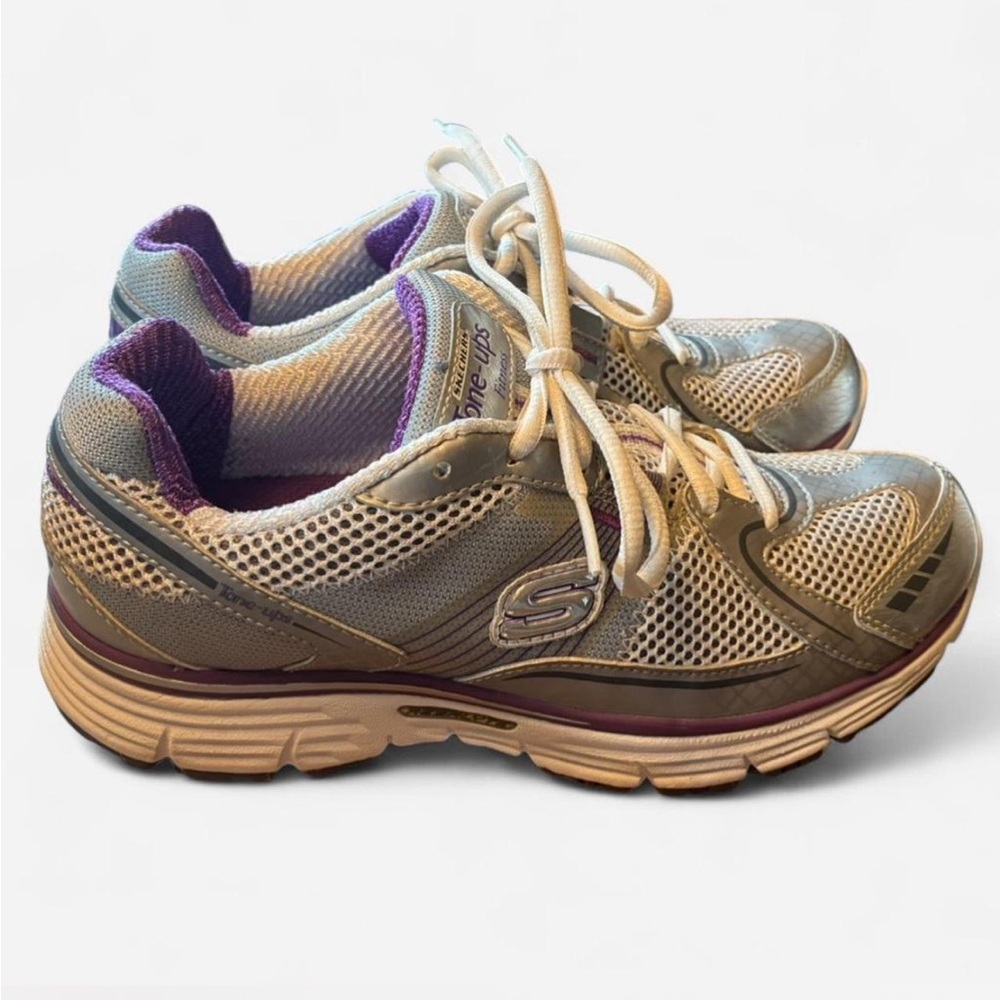 Women’s Sketchers tone ups size 7